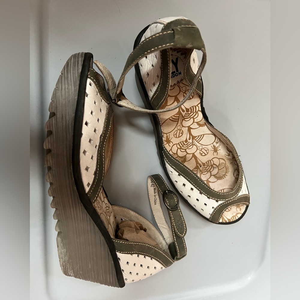 10-10.5 FLY LONDON Peep Toe WEDGE Ydel SANDALS Ankle Strap Perforated Dot 42